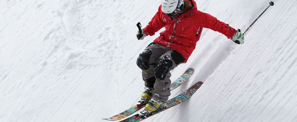 Skiing freerider