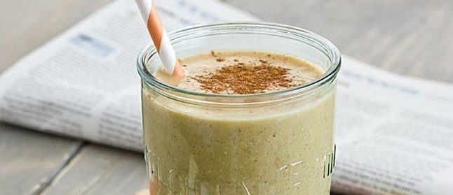 A spiced oat and ginger smoothie in a glass